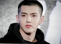 体操冠军吴柳芳恋爱丑闻引热议，背后故事你了解吗？